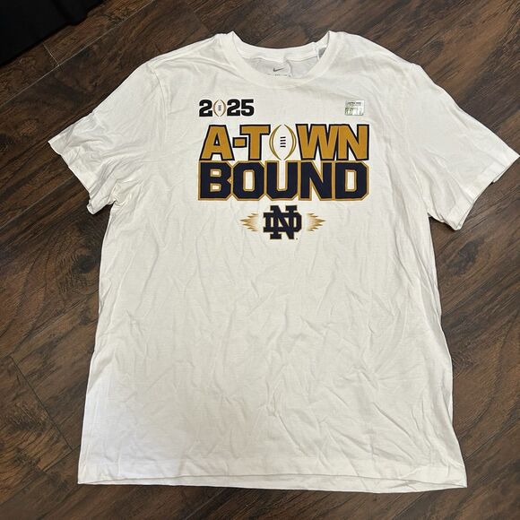 Notre Dame Football 2025 A-Town Bound Nike White Men’s XL T-Shirt NWOT - Picture 1 of 7